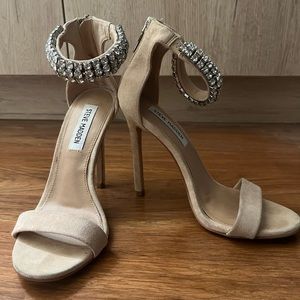 Steve Madden Rando Nude Heels (Suede) Rhinestone Embellished ankle strap Size 6